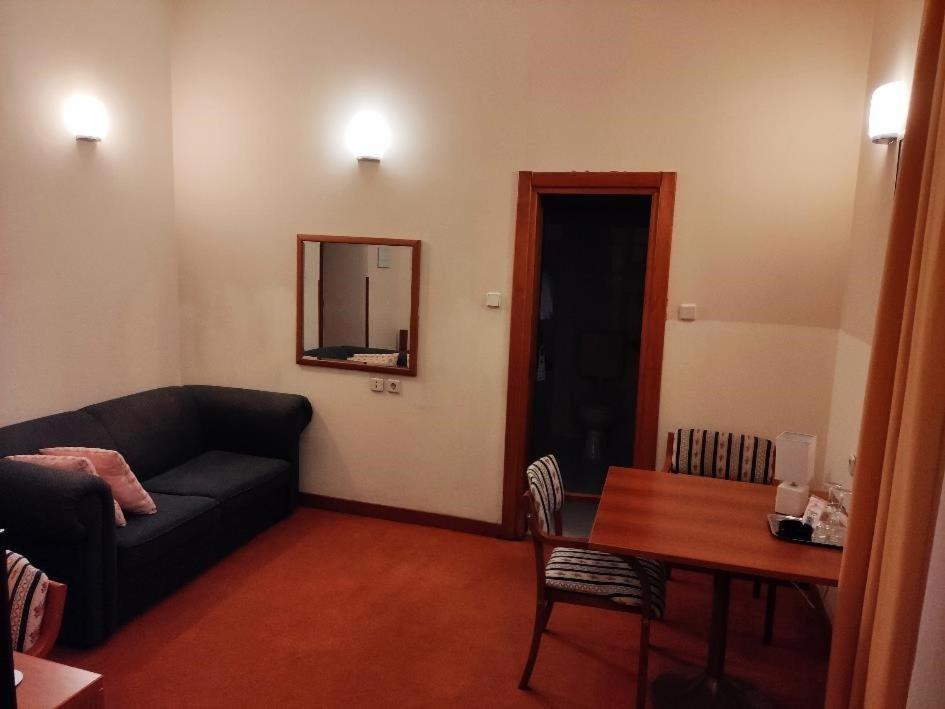 Hotel Vila Ruzica- Glavna Zgrada I Depandanse 크리크베니카 외부 사진