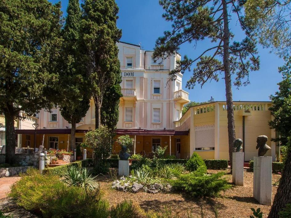 Hotel Vila Ruzica- Glavna Zgrada I Depandanse 크리크베니카 외부 사진