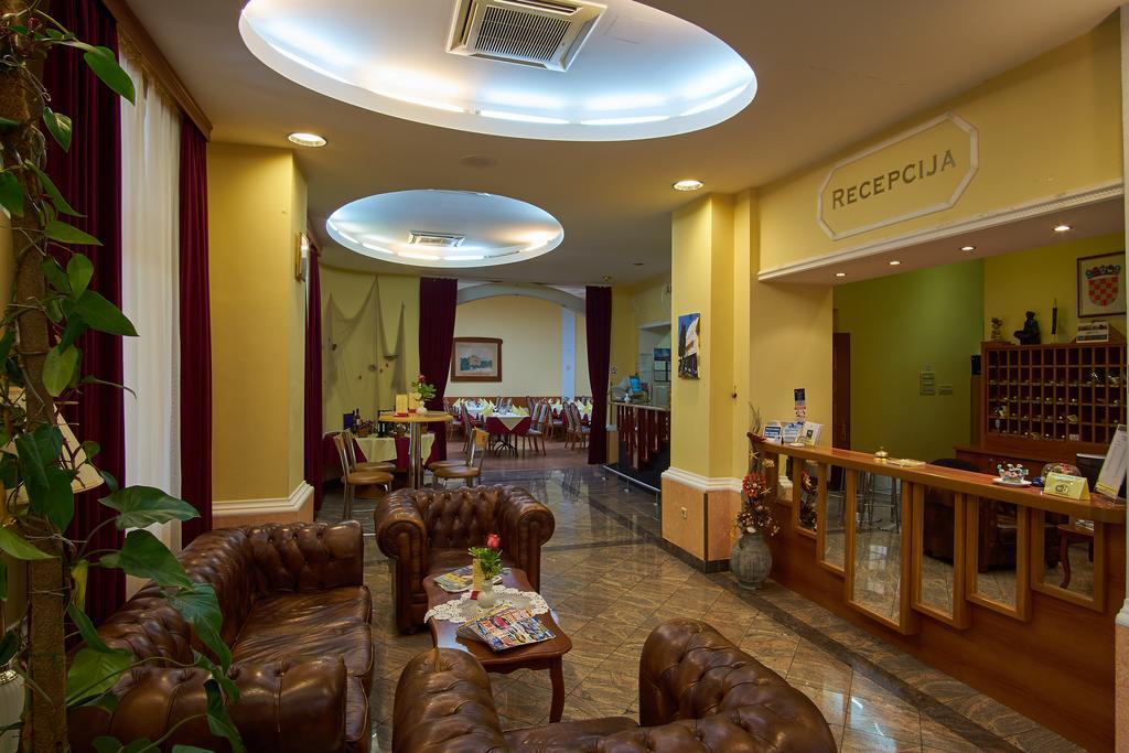 Hotel Vila Ruzica- Glavna Zgrada I Depandanse 크리크베니카 외부 사진