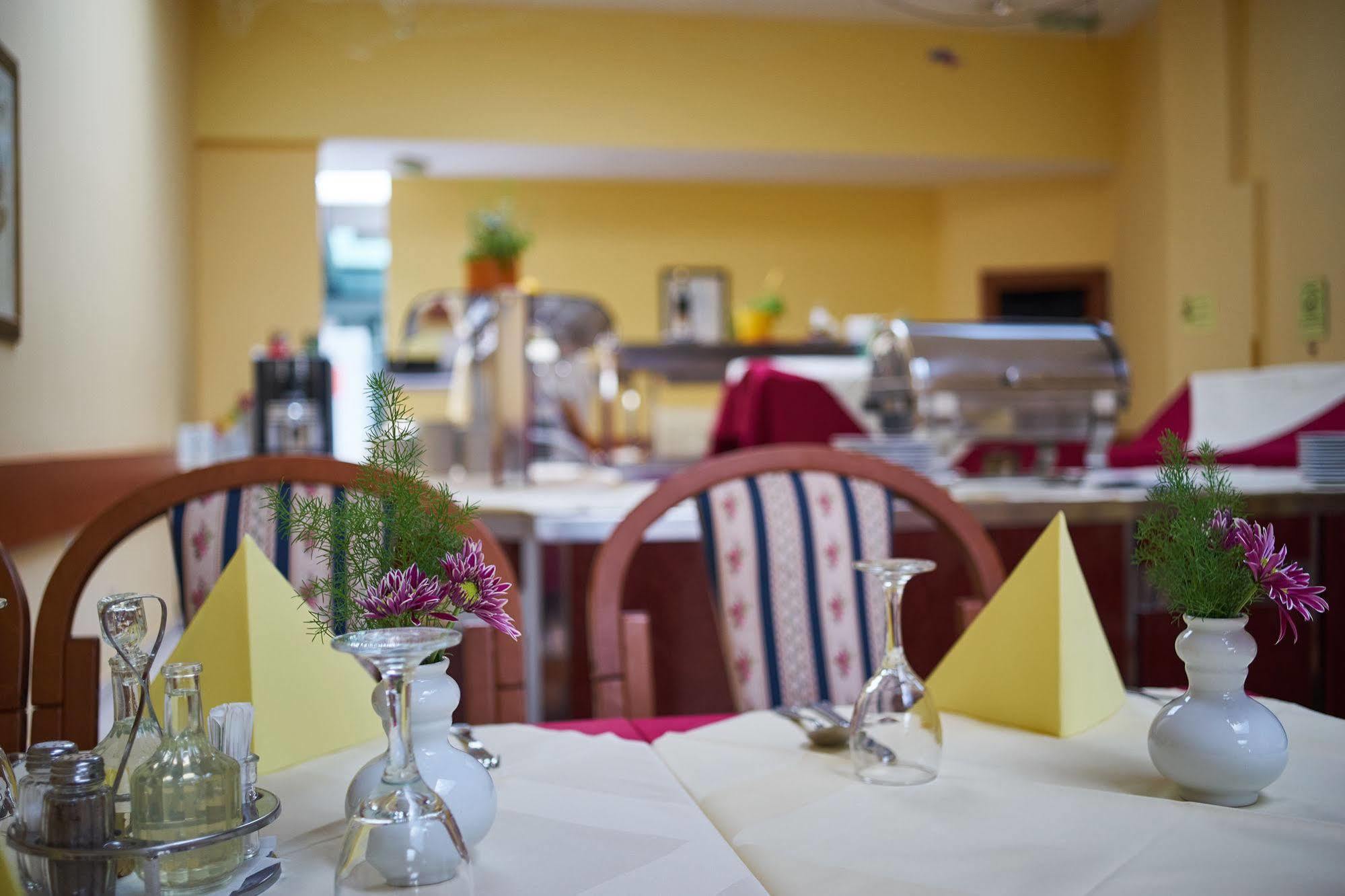 Hotel Vila Ruzica- Glavna Zgrada I Depandanse 크리크베니카 외부 사진