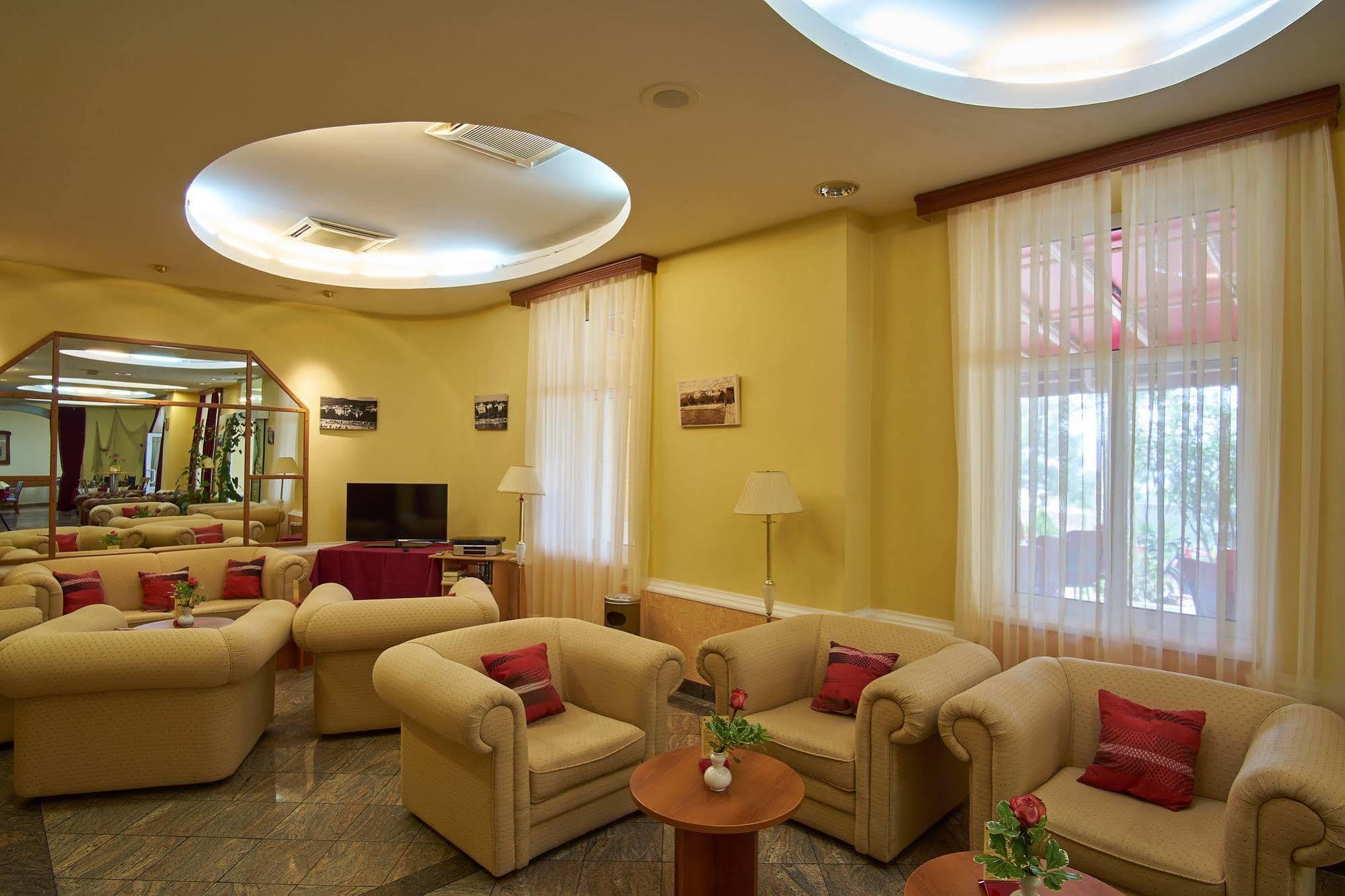 Hotel Vila Ruzica- Glavna Zgrada I Depandanse 크리크베니카 외부 사진