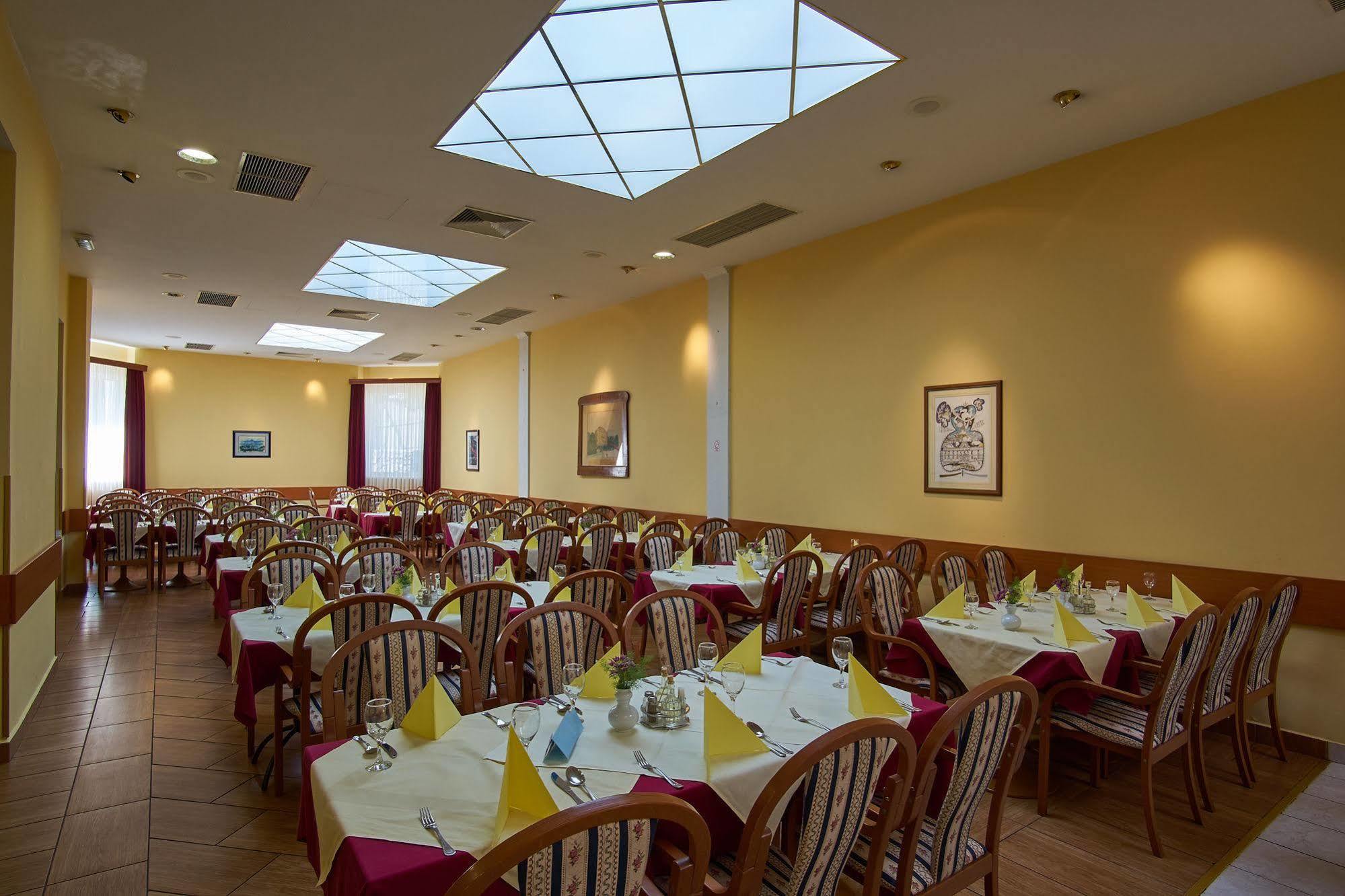 Hotel Vila Ruzica- Glavna Zgrada I Depandanse 크리크베니카 외부 사진
